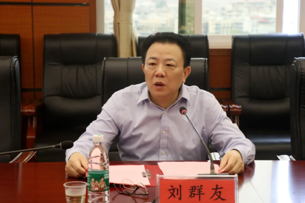 问道管理 书记刘群友，多次接受老板安排的“生日宴”