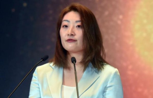 信达配资 宗馥莉年初关停多家弟妹任职公司，其“同父异母弟妹”宗继昌、宗婕莉在被关停企业中任董事一职