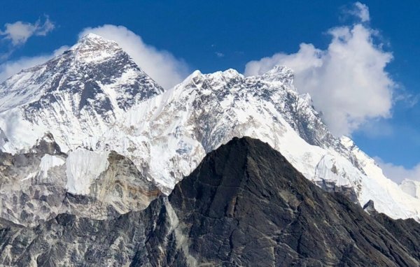 鸿运配资 尼泊尔秋季登山季逾200名登山者已获许可